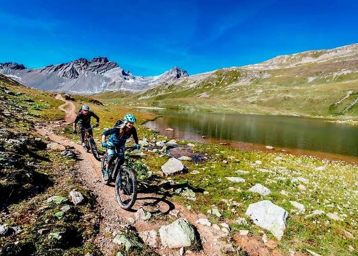 Parkareal - Freier Blick Auf Berge, Ruhig, Sonnig, Sw-balkon, Parkplatz Apartment *